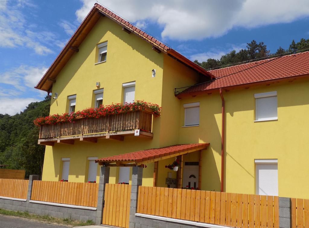 Bakterhaz Vendeghaz Hotel Nagyvisnyó Екстериор снимка